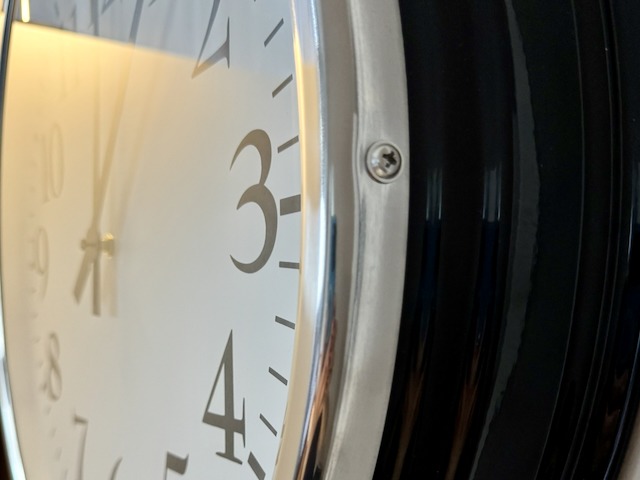 Grote sfeervolle klok die je niet hoort